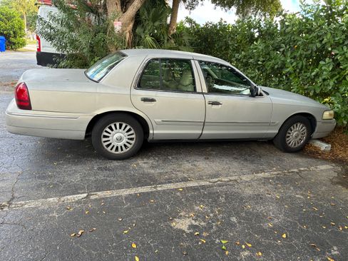 Used 2007 Mercury Grand Marquis LS image 2