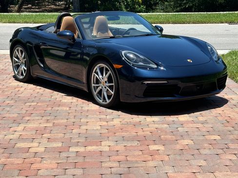 Used 2019 Porsche 718 Boxster RWD image 17