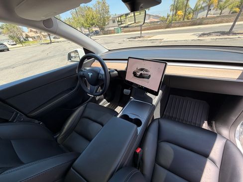 Used 2022 Tesla Model Y Performance AWD/4WD image 18