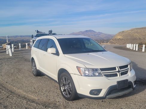 Used 2019 Dodge Journey GT image 1