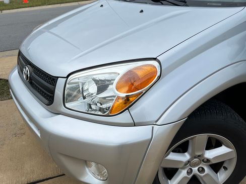 Used 2005 Toyota RAV4 4WD image 13