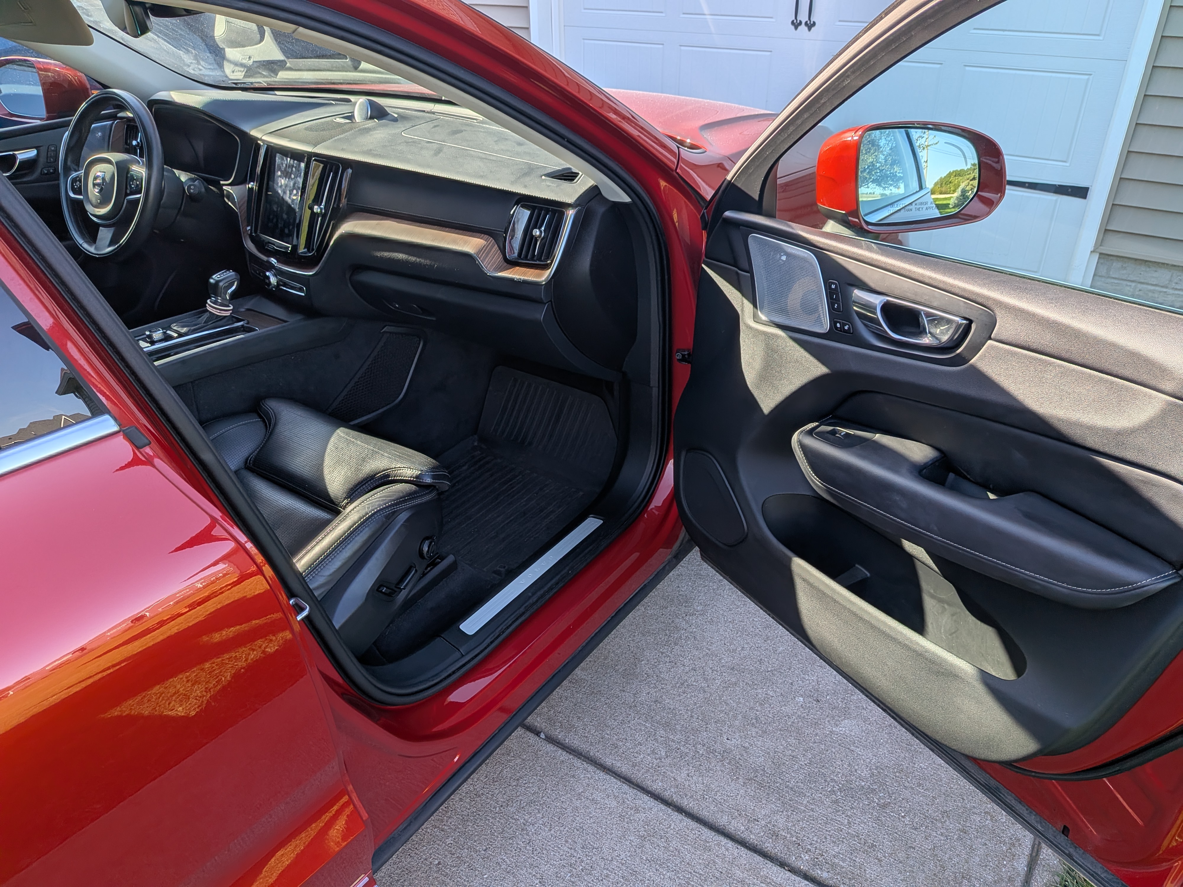 Used 2019 Volvo XC60 T6 Inscription w/ Protection Package Premier AWD/4WD image 13