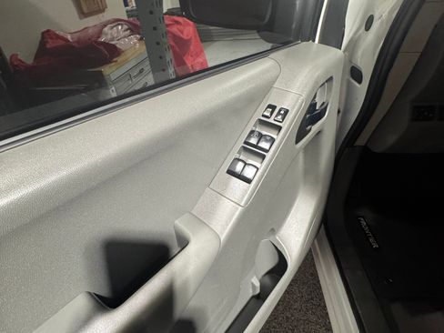 Used 2019 Nissan Frontier SV image 10