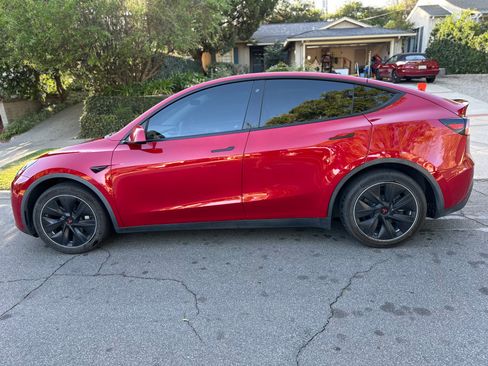 Used 2020 Tesla Model Y Long Range image 1