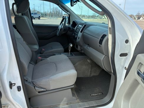 Used 2011 Nissan Frontier SV w/ SV Premium Utility Pkg image 24