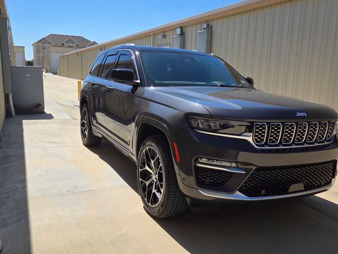Used 2022 Jeep Grand Cherokee Summit image 4