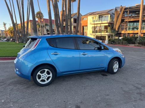 Used 2014 Nissan Leaf SV w/ LED & Quick Charge Package image 4