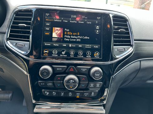 Used 2019 Jeep Grand Cherokee Limited w/ Luxury Group II AWD/4WD image 12