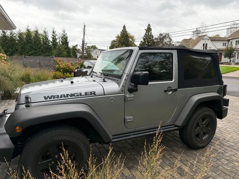 Used 2016 Jeep Wrangler Sport image 13