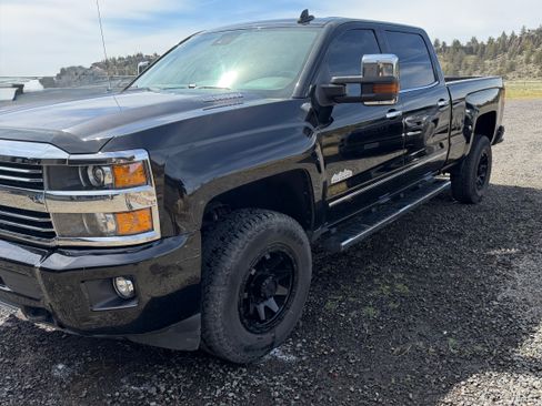 Used 2015 Chevrolet Silverado 2500 High Country w/ Duramax Plus Package image 10