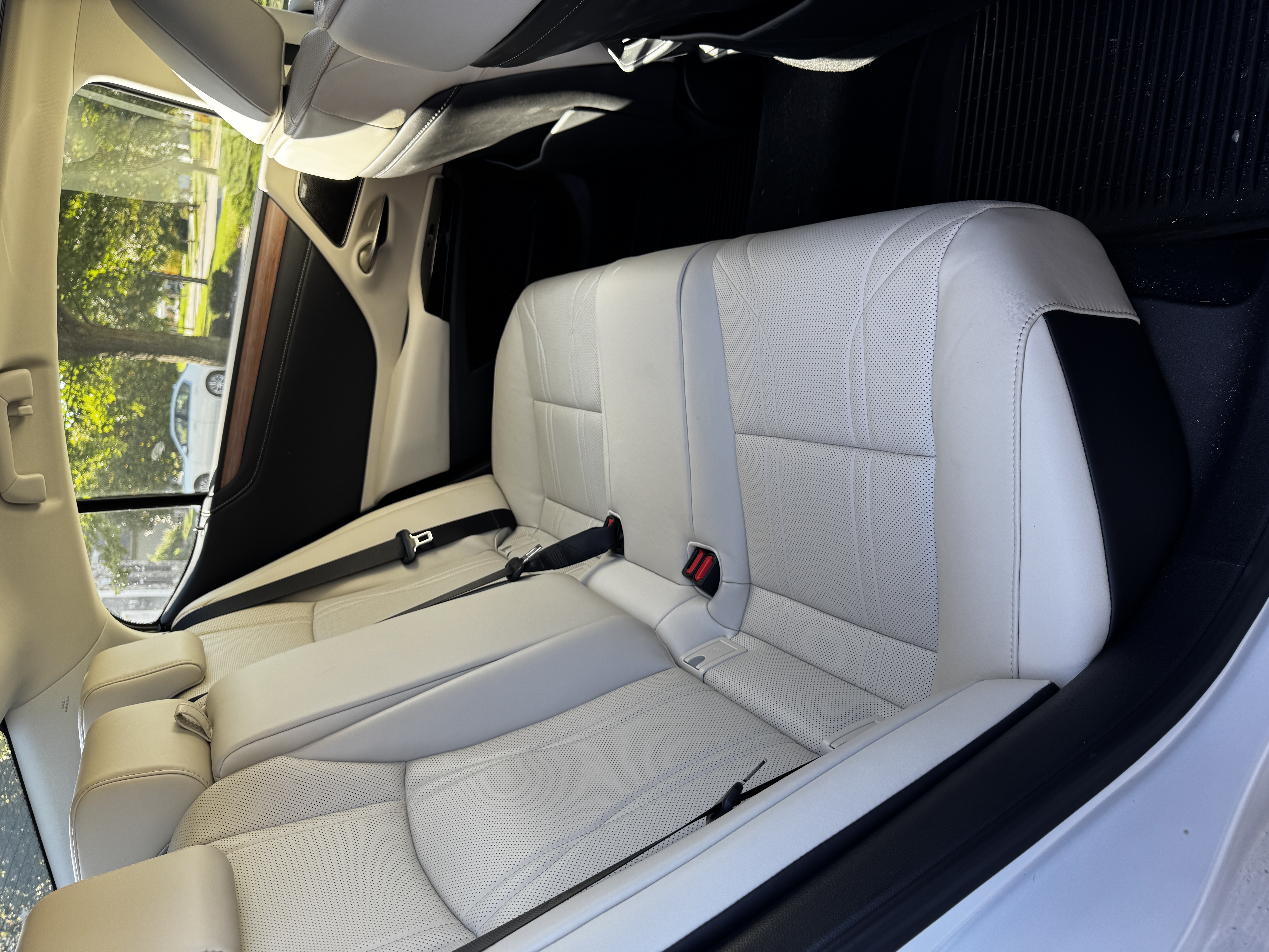 Used 2025 Lexus ES 350 w/ Luxury Package FWD image 14
