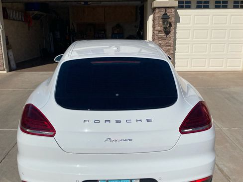 Used 2015 Porsche Panamera image 2