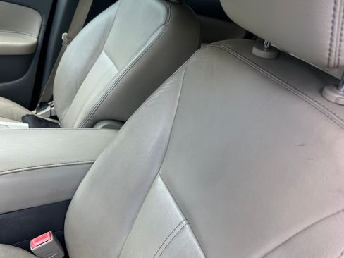 Used 2013 Ford Edge SEL FWD image 9