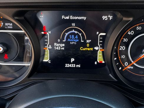 Used 2024 Jeep Wrangler Unlimited Sahara w/ Safety Group AWD/4WD image 19