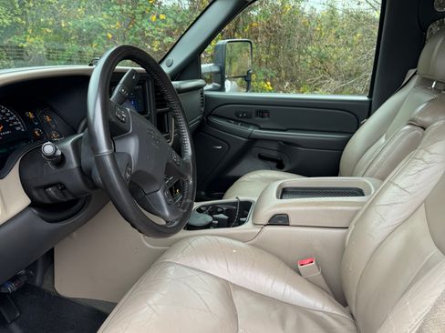 Used 2006 Chevrolet Silverado 3500 LT w/ Heavy-Duty Power Package image 13