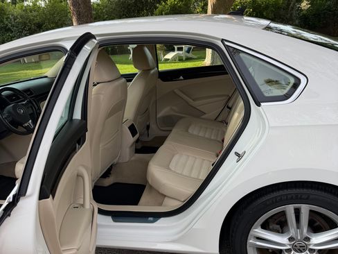 Used 2014 Volkswagen Passat TDI SEL Premium FWD image 11