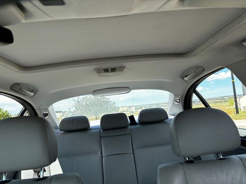 Used 2005 BMW 330xi Sedan AWD/4WD image 12