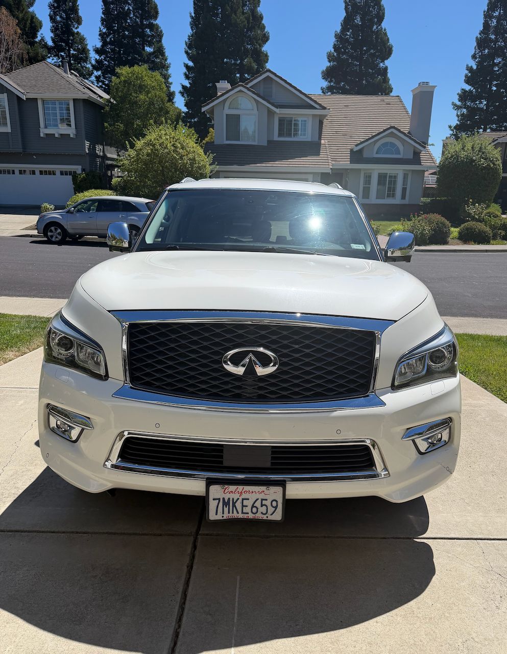 Used 2015 INFINITI QX80 4WD w/ Deluxe Technology Package image 5