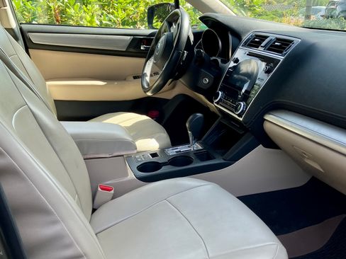 Used 2018 Subaru Outback 2.5i Premium AWD/4WD image 10