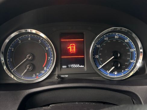 Used 2018 Toyota Corolla LE image 12