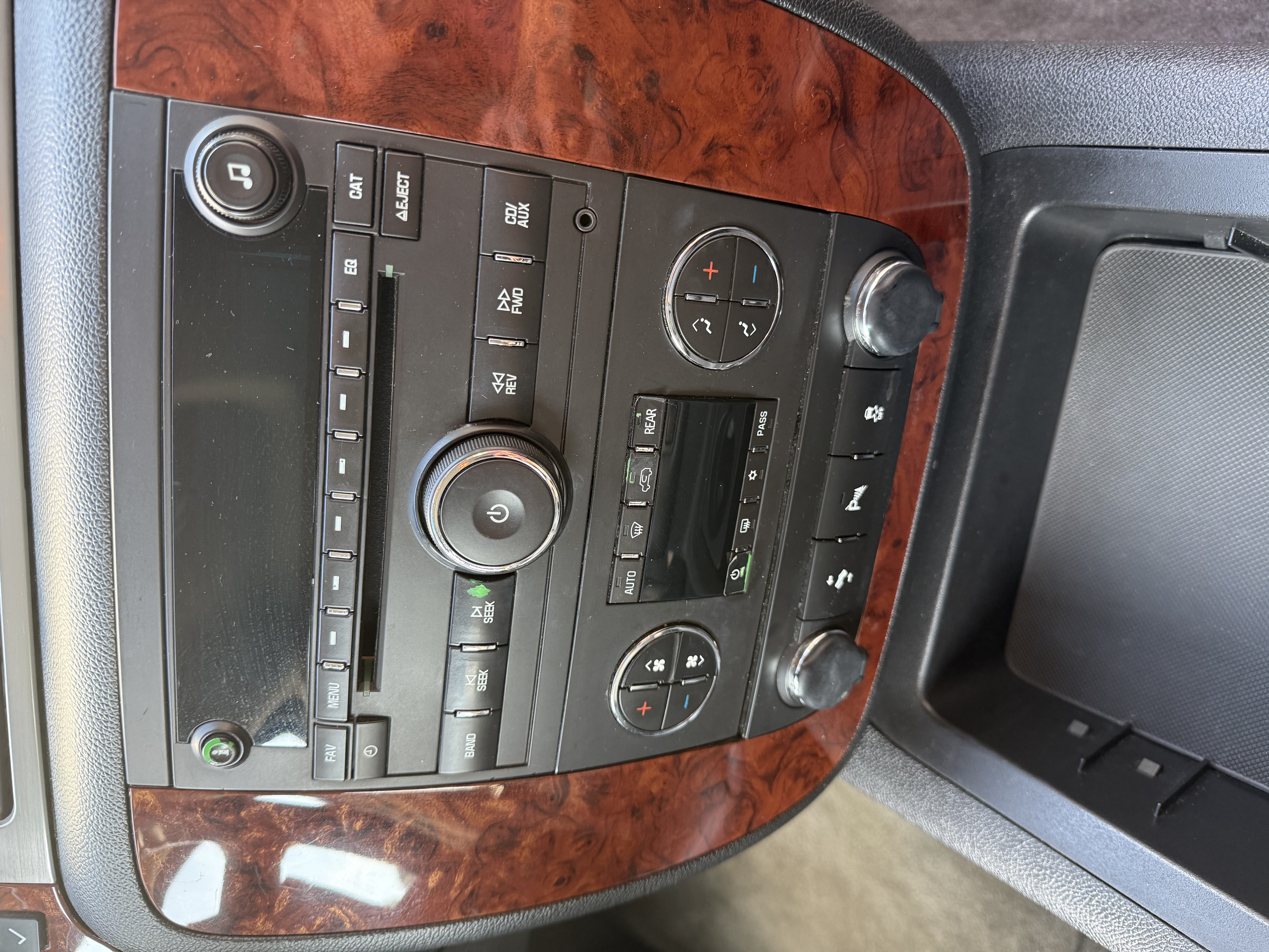 Used 2012 Chevrolet Tahoe LT RWD image 16