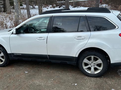 Used 2013 Subaru Outback 2.5i Premium image 4