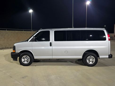 Used 2017 Chevrolet Express 2500 LS image 2