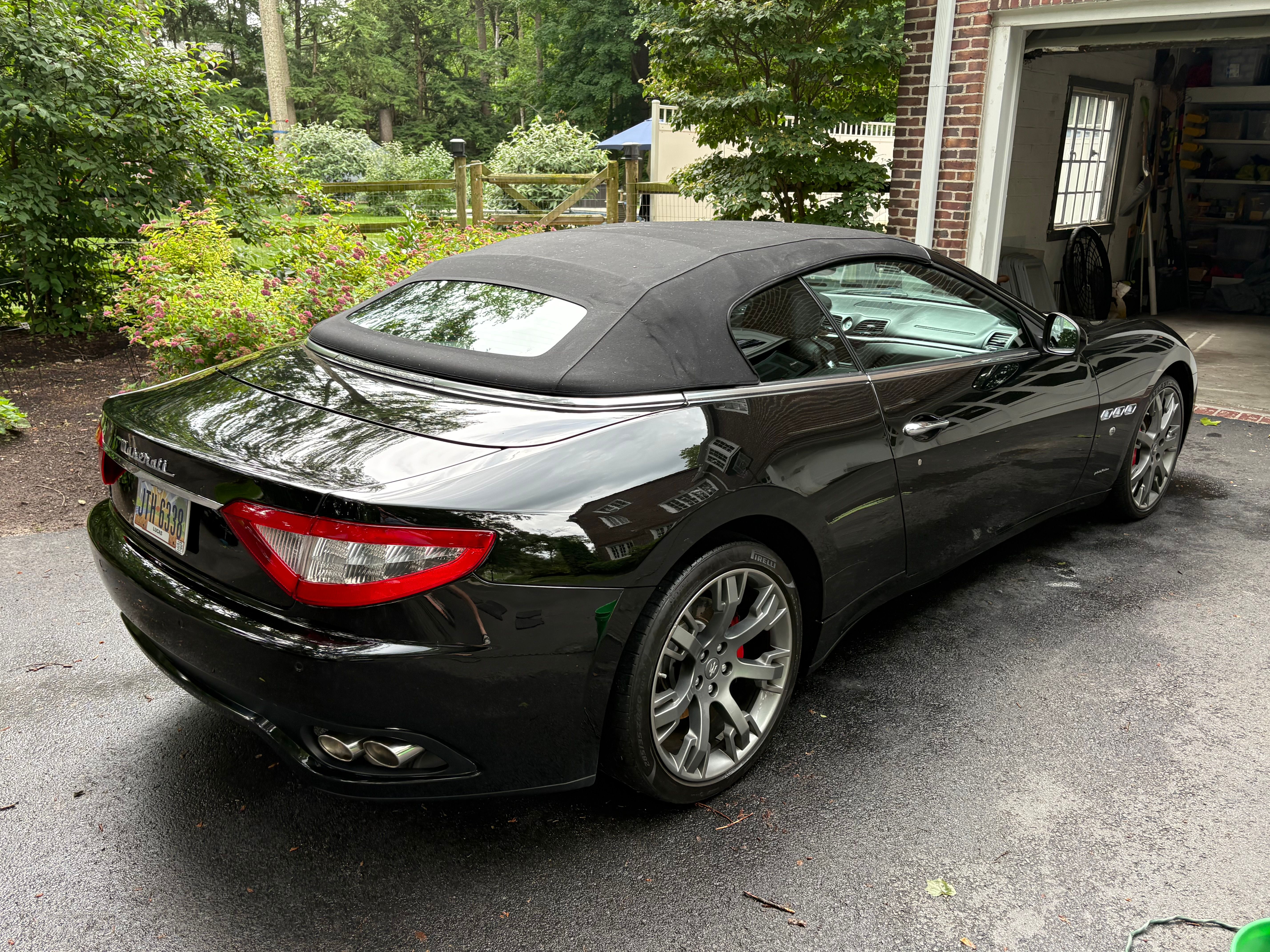 Used 2015 Maserati GranTurismo Convertible RWD image 2
