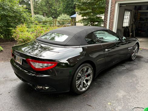 Used 2015 Maserati GranTurismo Convertible RWD image 2