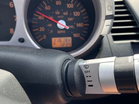 Used 2005 Nissan 350Z Touring image 11