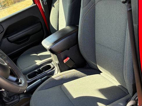 Used 2024 Jeep Wrangler Unlimited Sport image 13