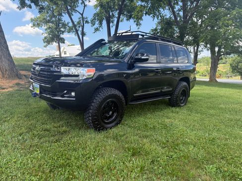 Used 2016 Toyota Land Cruiser AWD/4WD image 1