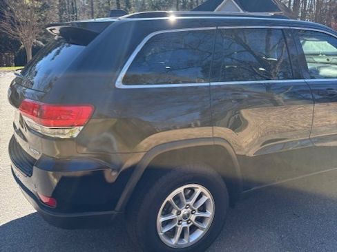 Used 2019 Jeep Grand Cherokee Laredo image 9