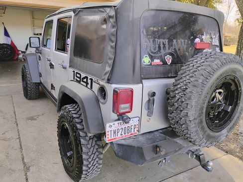 Used 2010 Jeep Wrangler Unlimited Rubicon w/ Trailer Tow Group image 6