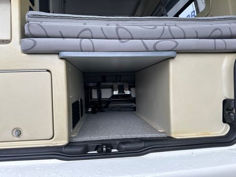 Used 2002 Volkswagen Eurovan Camper image 15