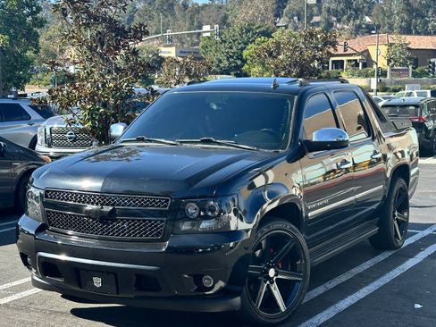 Used 2010 Chevrolet Avalanche LTZ image 1