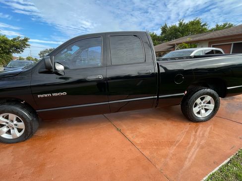 Used 2004 Dodge Ram 1500 Truck ST image 1