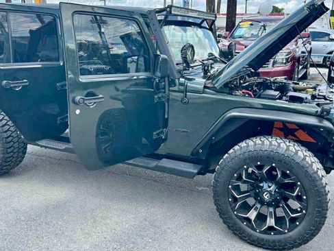 Used 2010 Jeep Wrangler Unlimited Sport image 4