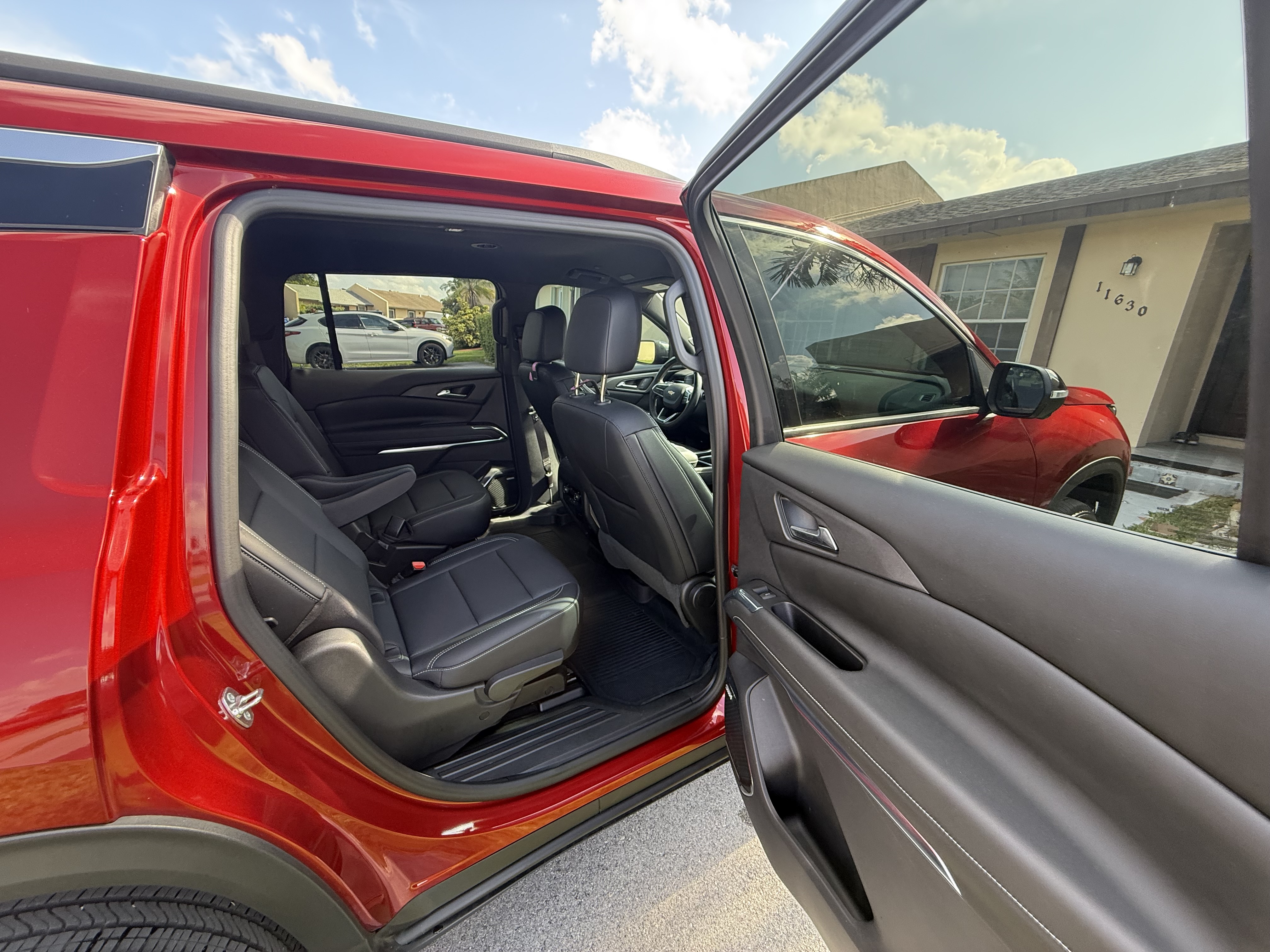 Used 2024 Chevrolet Traverse LT w/ Enhanced Driving Package FWD image 13