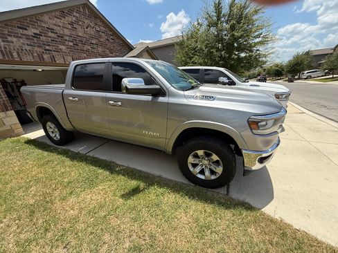 Used 2019 RAM 1500 Laramie AWD/4WD image 8