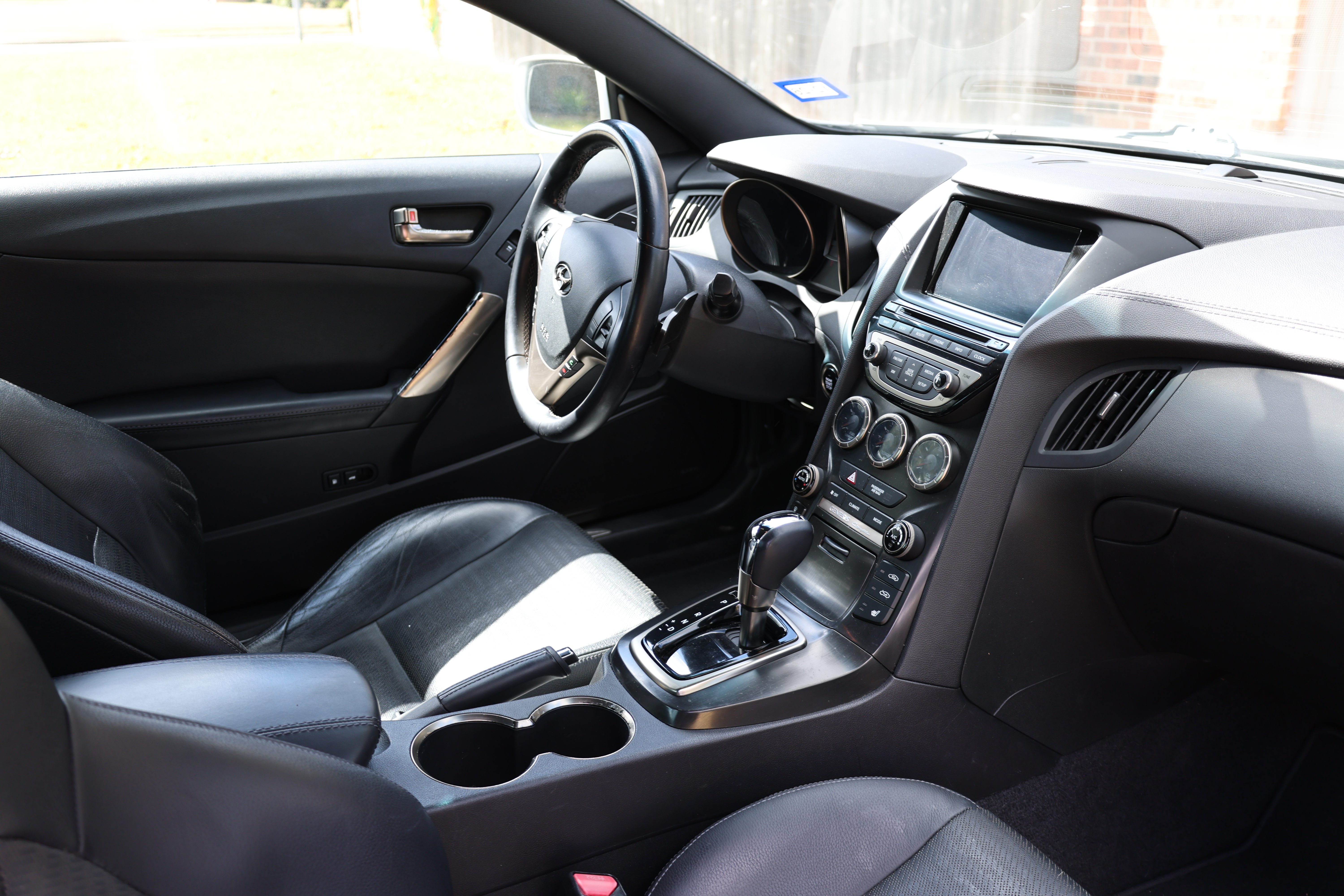 Used 2013 Hyundai Genesis 3.8 RWD image 21