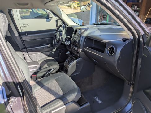 Used 2014 Jeep Patriot Sport w/ Power Value Group image 9