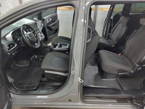 Used 2021 Chrysler Pacifica Touring w/ S Appearance Package image 15