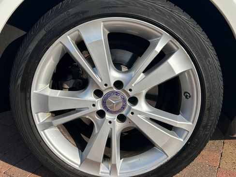 Used 2013 Mercedes-Benz E 350 4MATIC Sedan image 25