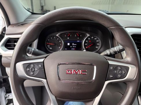 Used 2022 GMC Acadia SLE w/ Driver Convenience Package image 9