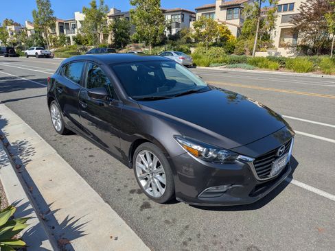 Used 2017 MAZDA MAZDA3 Touring FWD image 11