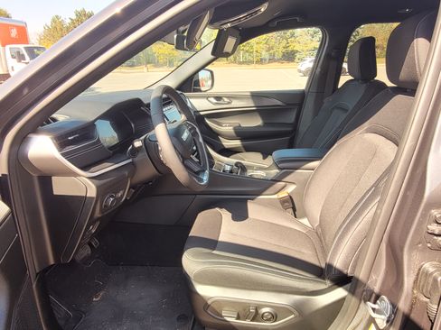 Used 2025 Jeep Grand Cherokee Laredo w/ Trailer Tow Package image 27