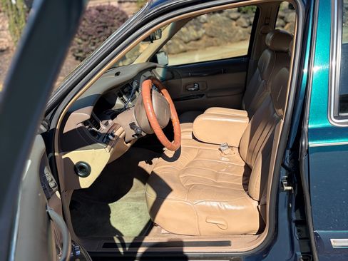 Used 1997 Lincoln Town Car Executive image 8