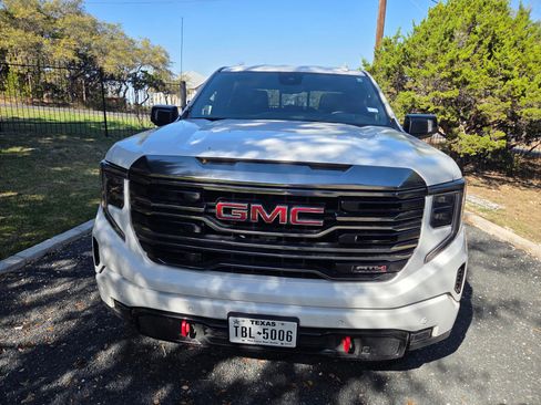Used 2023 GMC Sierra 1500 AT4 w/ Technology Package image 9