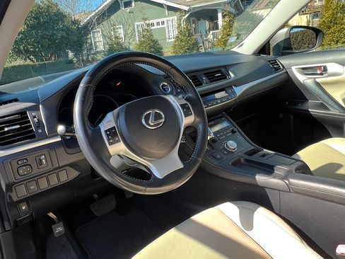 Used 2013 Lexus CT 200h image 11